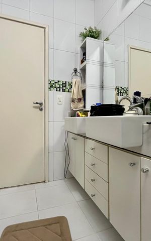 Casa à venda com 200m², 3 quartos e 2 vagas Casa à venda com 200m², 3 quartos e 2 vagasBanheiro da Suíte