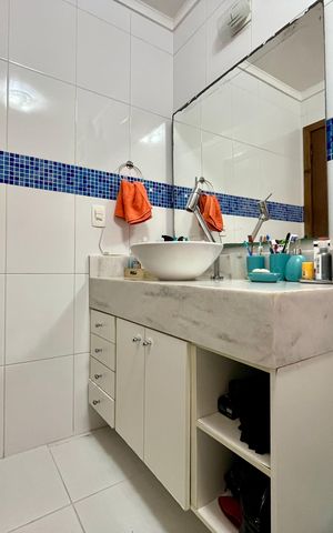 Casa à venda com 200m², 3 quartos e 2 vagas Casa à venda com 200m², 3 quartos e 2 vagasBanheiro