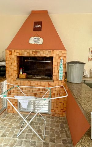 Casa à venda com 200m², 3 quartos e 2 vagas Casa à venda com 200m², 3 quartos e 2 vagasChurrasqueira