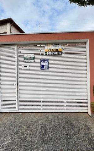 Casa à venda com 200m², 3 quartos e 2 vagas Casa à venda com 200m², 3 quartos e 2 vagasFachada
