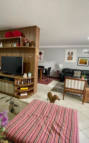 Casa à venda com 200m², 3 quartos e 2 vagas Casa à venda com 200m², 3 quartos e 2 vagasSala