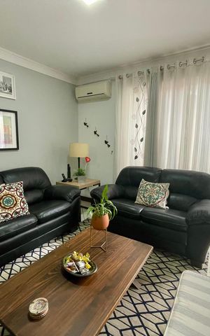 Casa à venda com 200m², 3 quartos e 2 vagas Casa à venda com 200m², 3 quartos e 2 vagasSala