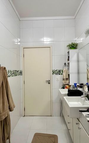 Casa à venda com 200m², 3 quartos e 2 vagas Casa à venda com 200m², 3 quartos e 2 vagasBanheiro da Suíte