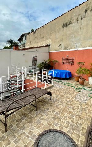 Casa à venda com 200m², 3 quartos e 2 vagas Casa à venda com 200m², 3 quartos e 2 vagasÁrea externa