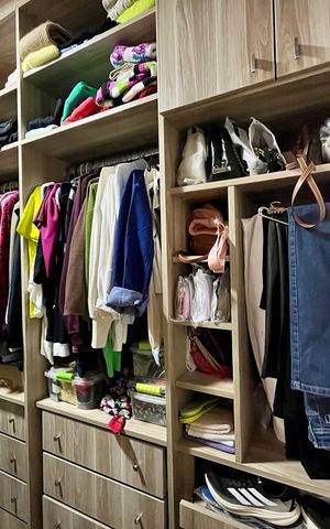 Casa à venda com 200m², 3 quartos e 2 vagas Casa à venda com 200m², 3 quartos e 2 vagasCloset da suíte