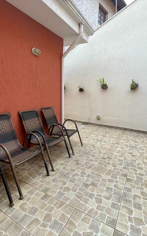 Casa à venda com 200m², 3 quartos e 2 vagas Casa à venda com 200m², 3 quartos e 2 vagasÁrea externa