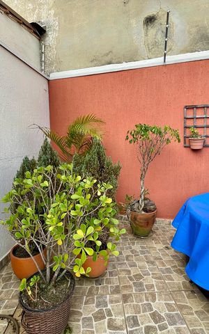 Casa à venda com 200m², 3 quartos e 2 vagas Casa à venda com 200m², 3 quartos e 2 vagasÁrea externa