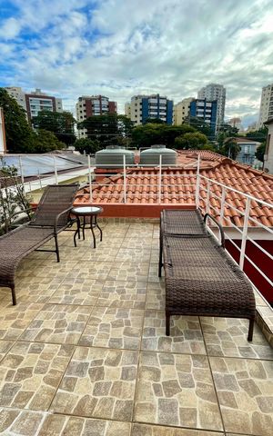 Casa à venda com 200m², 3 quartos e 2 vagas Casa à venda com 200m², 3 quartos e 2 vagasÁrea externa