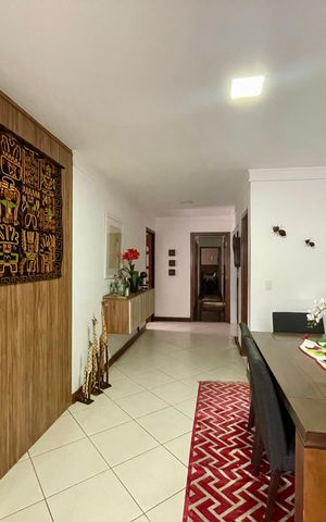 Casa à venda com 200m², 3 quartos e 2 vagas Casa à venda com 200m², 3 quartos e 2 vagasSala