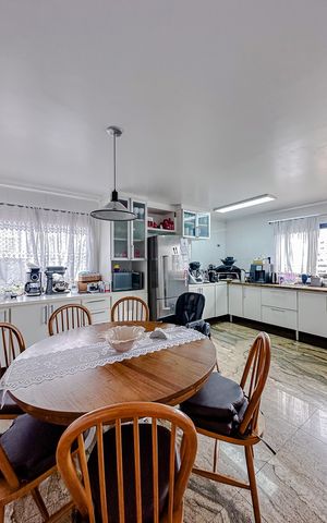 Apartamento à venda com 244m², 5 quartos e 4 vagasCozinha