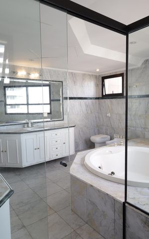 Apartamento para alugar com 637m², 4 quartos e 4 vagasBanheiro da Suíte