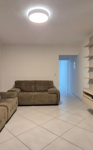 Casa à venda com 208m², 2 quartos e 2 vagas Casa à venda com 208m², 2 quartos e 2 vagasSala