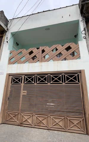 Casa à venda com 110m², 3 quartos e 2 vagas Casa à venda com 110m², 3 quartos e 2 vagasFachada