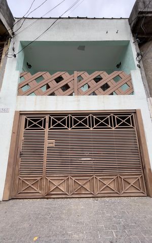 Casa à venda com 110m², 3 quartos e 2 vagas Casa à venda com 110m², 3 quartos e 2 vagasFachada