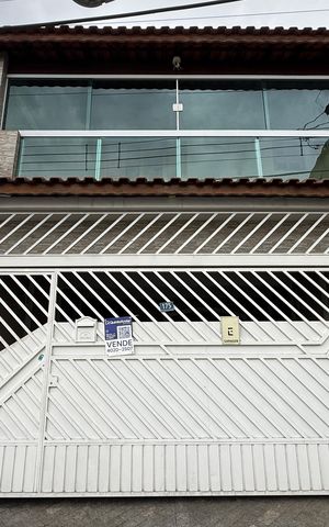 Casa à venda com 236m², 3 quartos e 2 vagasFachada