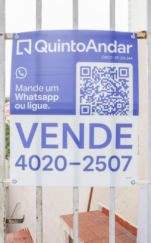 Casa à venda com 250m², 2 quartos e 2 vagas Casa à venda com 250m², 2 quartos e 2 vagasFachada