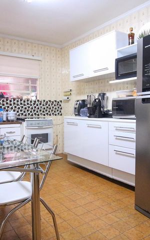 Casa à venda com 100m², 2 quartos e 2 vagas Casa à venda com 100m², 2 quartos e 2 vagasCozinha