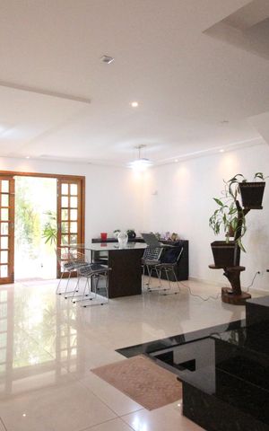 Casa à venda com 245m², 4 quartos e 6 vagasSala de Jantar