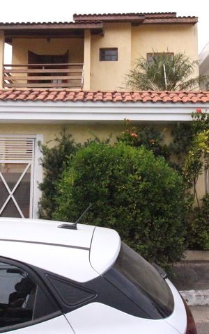 Casa à venda com 245m², 4 quartos e 6 vagasFachada
