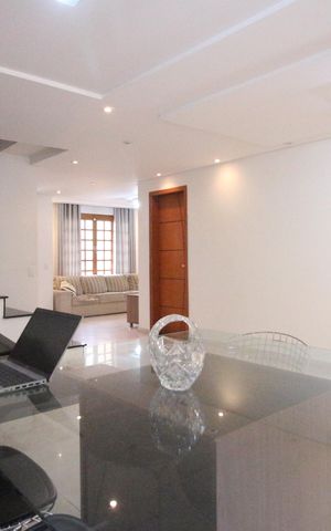 Casa à venda com 245m², 4 quartos e 6 vagasSala de Jantar