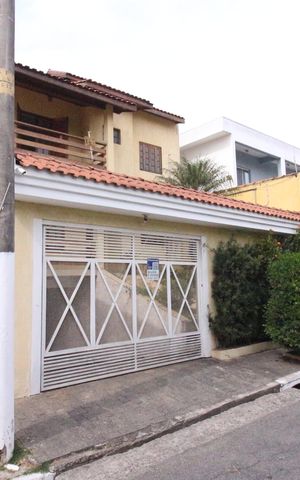 Casa à venda com 245m², 4 quartos e 6 vagasFachada