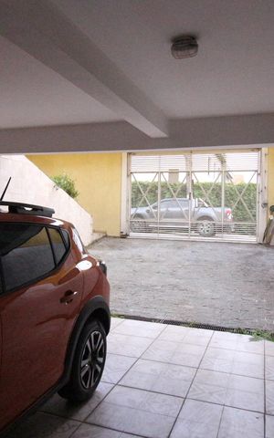 Casa à venda com 245m², 4 quartos e 6 vagasGaragem