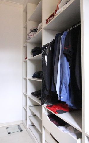 Casa à venda com 245m², 4 quartos e 6 vagasCloset da suíte