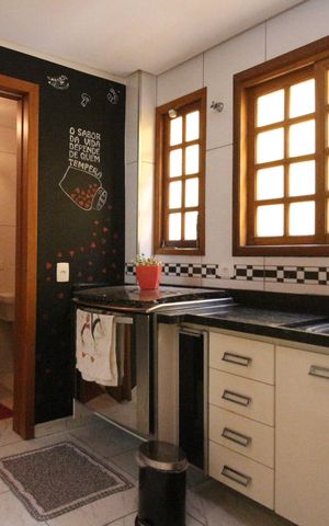 Casa à venda com 245m², 4 quartos e 6 vagasCozinha