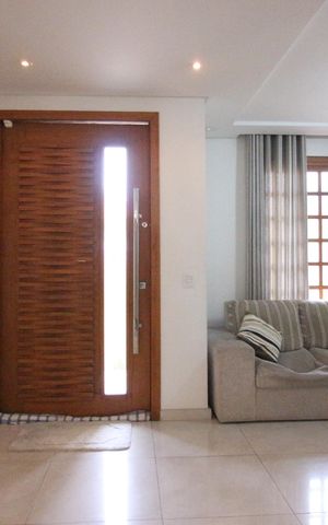 Casa à venda com 245m², 4 quartos e 6 vagasSala