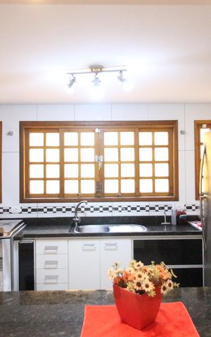 Casa à venda com 245m², 4 quartos e 6 vagasCozinha