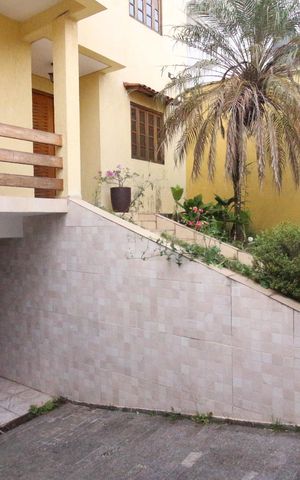 Casa à venda com 245m², 4 quartos e 6 vagasGaragem