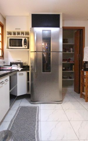 Casa à venda com 245m², 4 quartos e 6 vagasCozinha