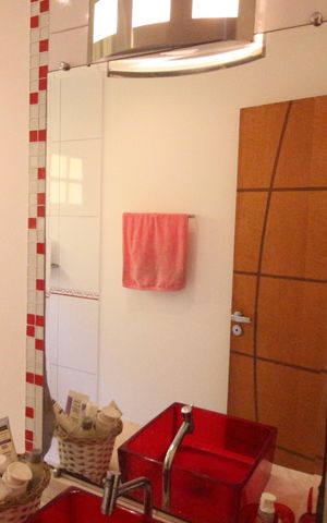Casa à venda com 245m², 4 quartos e 6 vagasBanheiro 2