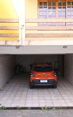 Casa à venda com 245m², 4 quartos e 6 vagasGaragem