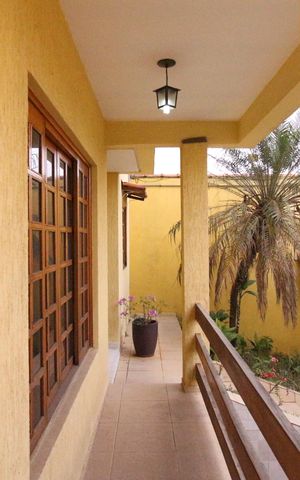 Casa à venda com 245m², 4 quartos e 6 vagasEntrada