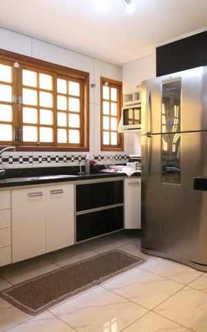 Casa à venda com 245m², 4 quartos e 6 vagasCozinha