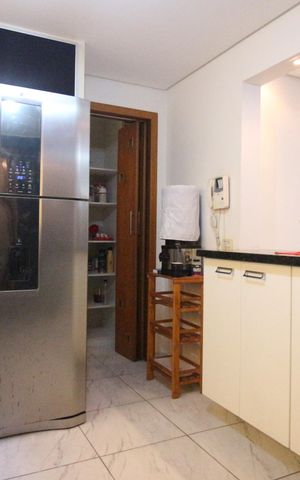 Casa à venda com 245m², 4 quartos e 6 vagasCozinha