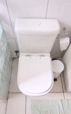 Casa à venda com 245m², 4 quartos e 6 vagasBanheiro 1
