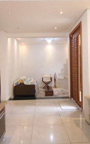 Casa à venda com 245m², 4 quartos e 6 vagasSala