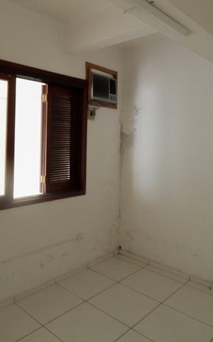 Casa à venda com 344m², 6 quartos e 5 vagas Casa à venda com 344m², 6 quartos e 5 vagasQuarto 5