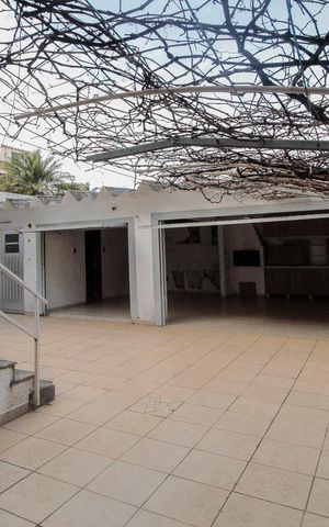 Casa à venda com 344m², 6 quartos e 5 vagas Casa à venda com 344m², 6 quartos e 5 vagasQuintal