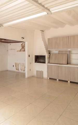 Casa à venda com 344m², 6 quartos e 5 vagas Casa à venda com 344m², 6 quartos e 5 vagasGaragem