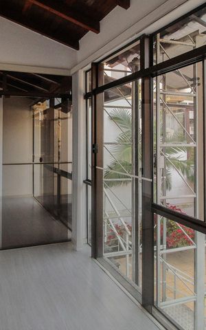 Casa à venda com 344m², 6 quartos e 5 vagas Casa à venda com 344m², 6 quartos e 5 vagasSacada