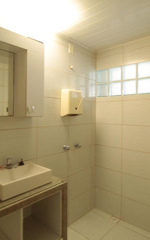 Casa à venda com 344m², 6 quartos e 5 vagas Casa à venda com 344m², 6 quartos e 5 vagasBanheiro 1