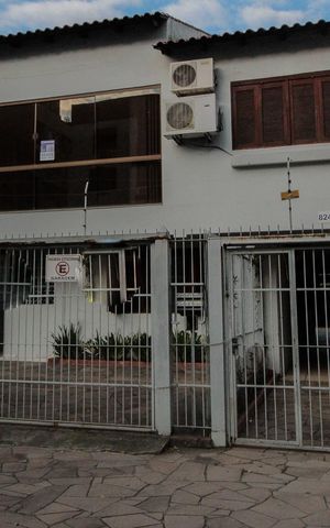 Casa à venda com 344m², 6 quartos e 5 vagas Casa à venda com 344m², 6 quartos e 5 vagasFachada