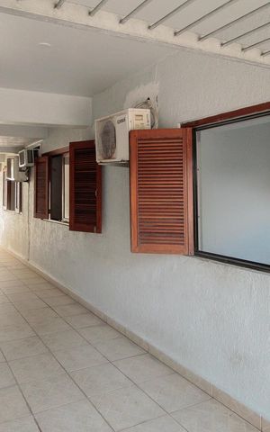 Casa à venda com 344m², 6 quartos e 5 vagas Casa à venda com 344m², 6 quartos e 5 vagasGaragem