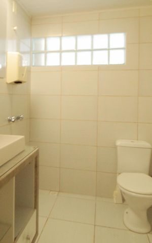 Casa à venda com 344m², 6 quartos e 5 vagas Casa à venda com 344m², 6 quartos e 5 vagasBanheiro 1