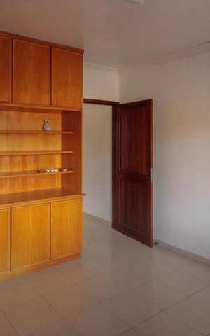 Casa à venda com 344m², 6 quartos e 5 vagas Casa à venda com 344m², 6 quartos e 5 vagasQuarto 1