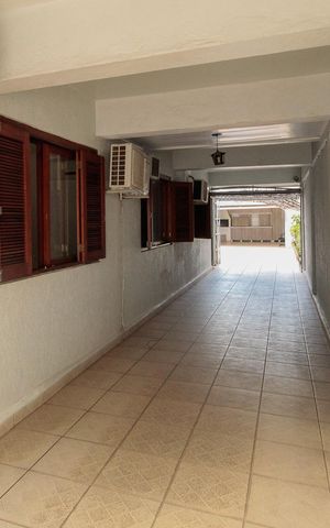 Casa à venda com 344m², 6 quartos e 5 vagas Casa à venda com 344m², 6 quartos e 5 vagasGaragem