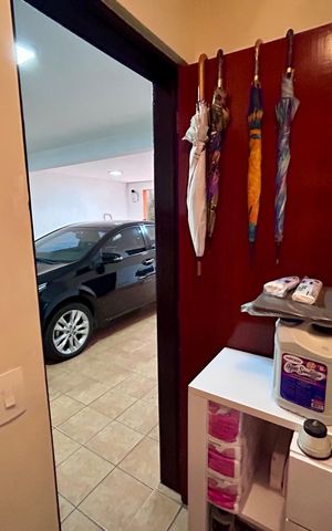 Casa à venda com 206m², 3 quartos e 2 vagas Casa à venda com 206m², 3 quartos e 2 vagasDespensa